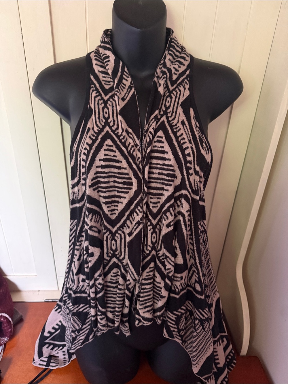 Charlotte Russe Black and Taupe Geometric Knit Vest